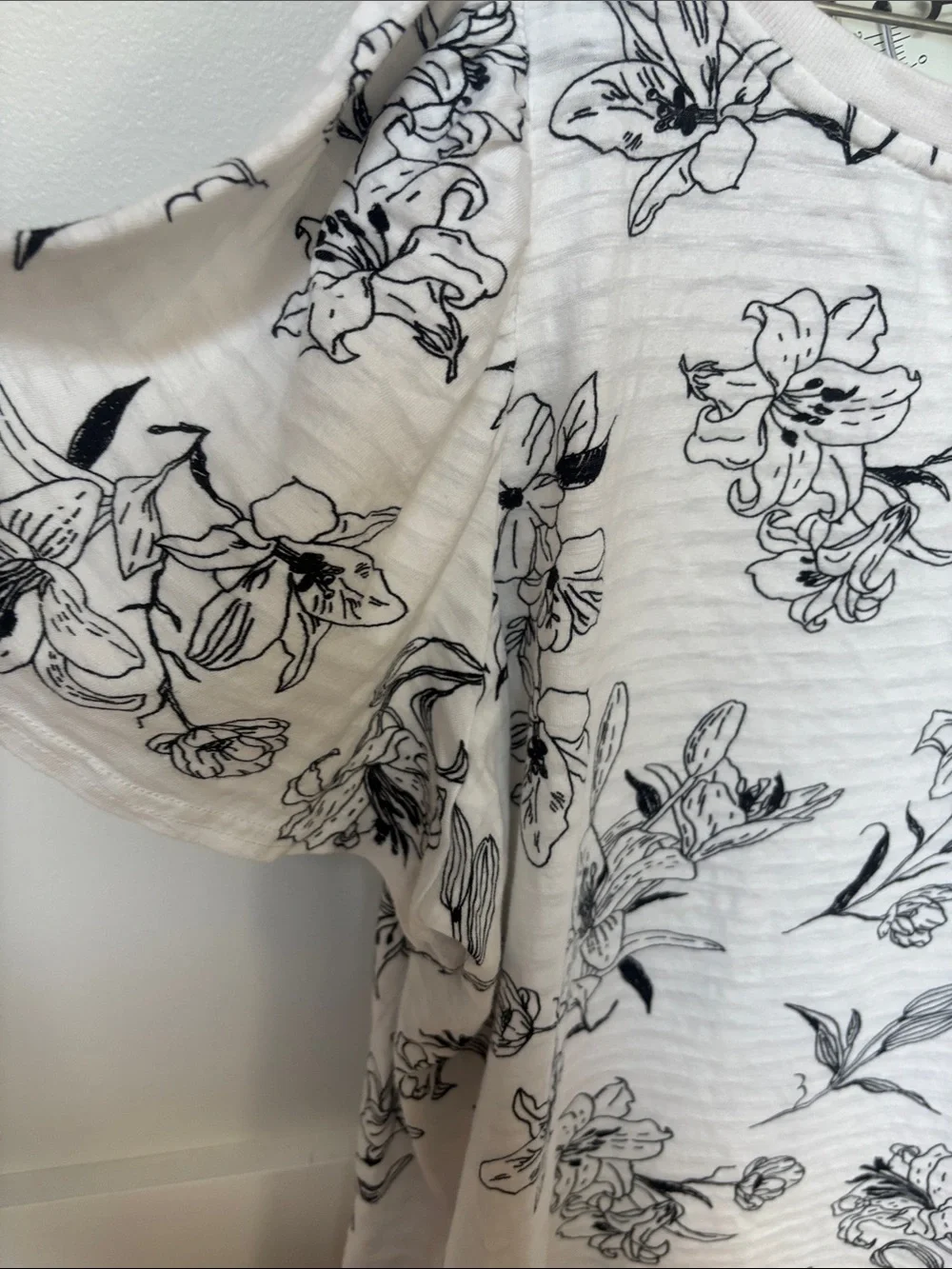 Jane & Delancey Women's White Black Floral V-Neck Blouse size 1 x